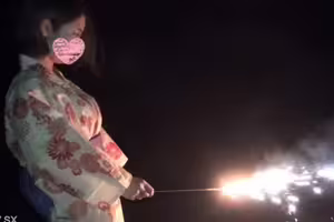 fc2-ppv 4963122 【廢版】傳說的白皮膚H罩杯巨乳美女與盛夏海邊性愛！珍貴的泳裝姿態與盛夏高潮SEX＆和服放煙火口交射精！