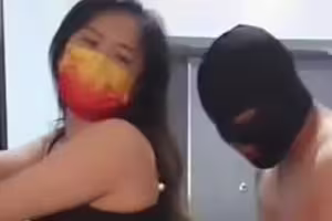 骚货熟女半夜以倒垃圾以由外出赴邻居家找壮男打炮