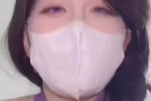 在儿媳卧室发现她的长丝袜拿起来蹭鸡巴被发现她竟然主动换上性感的睡衣出来求操-珊迪星