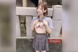 FC2PPV 4946544 ※【個数制限】えぐい可愛い渋谷の事務所所属のモデル。急なハメ撮りに恥じらいながらも２度の中出しに膣がひくひくする・・LIVE