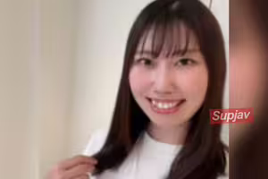 FC2PPV 4934647 【豪華４発射！】色白長身美ボディ。オトコ日照りの営業事務のコに固いチンポを見せたら、エロすぎる反応に中出ししまくり！LIVE