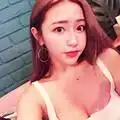 (正妹牆)大學生了沒夢夢衣服下藏雪白隱乳飽滿32C大解放