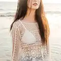 李沁一身藍色長裙化身海的女兒，美麗動人。