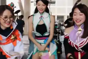 (正妹牆)御神師廣告 沈玉林旁邊的女子 (正妹牆)御神師廣告 沈玉林旁邊的女子