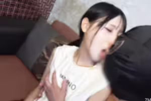 fc2-ppv 4936167 19歲的可憐白皙纖細美●女！看似脆弱的外表下隱藏著無法掩飾的敏感身體，偷偷內射。用陰道學習成人的色氣。