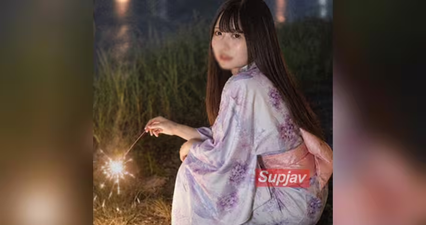 FC2PPV 4945364 10日迄1990pt!!【神】特典 ※夏の日の2026 オトナの火遊び「君とㇱタ夏は～♪ 生で膣の中～♪ 奥に消えてった、 打ち上げセイシ～♪ 」LIVE