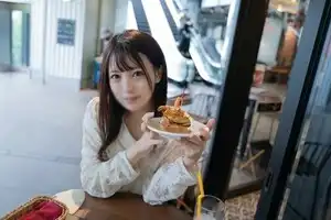 FC2PPV 3070204 顔出し！！個数限定！【無修正】シネマ画風！何を言われても嫌と言わずに従う美人現◯女子大生・・・次第に欲望に支配され自ら腰を動かし悦ぶ淫らな美体に生中出し！！無修正